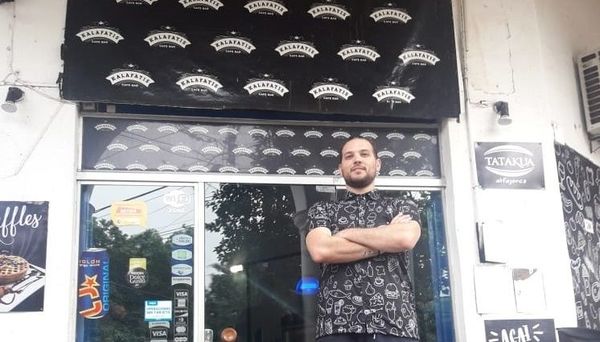 Con mucho trabajo y esfuerzo, un joven cumple su sueño de regentear un café bar - Periodismo Joven - ABC Color