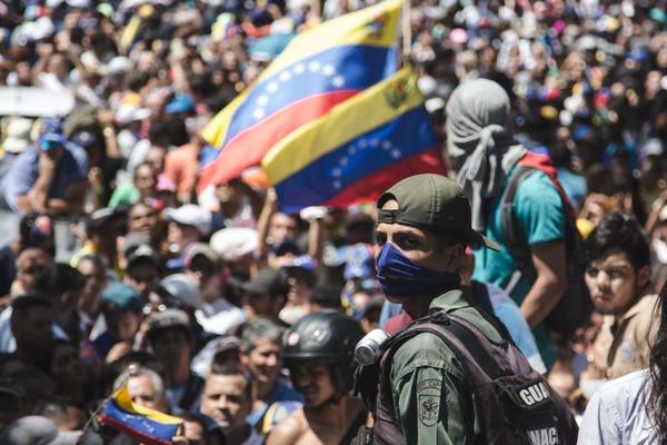 Venezuela: gobierno de Nicolás Maduro dice estar «enfrentando y desactivando» un golpe de Estado