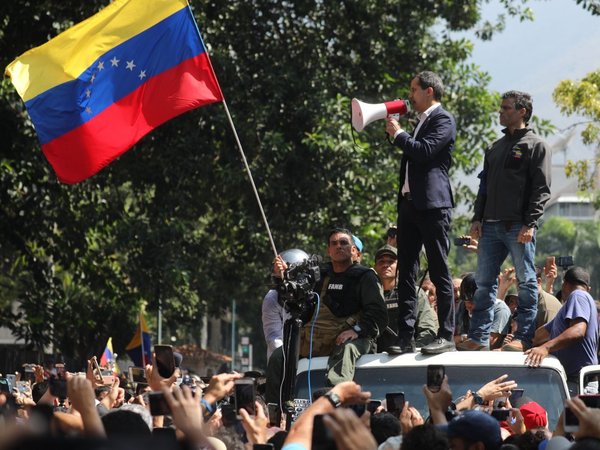 Frente Guasu rechaza "intento de golpe de Estado" contra Maduro