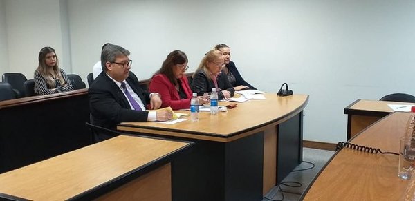 Tribunal condenó a 11 años de prisión a dos mujeres por estafa - ADN Paraguayo