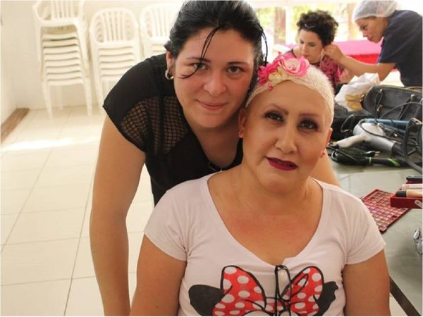Piden donaciones de maquillajes para hermosear a pacientes con cáncer