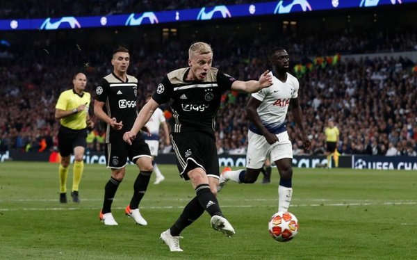 Ajax se va con ventaja de Londres | Paraguay en Noticias