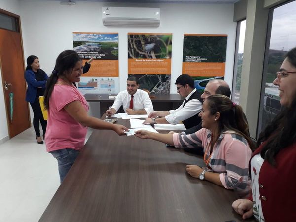 Continúa pago de indemnización a pobladores de la Costanera Norte | Paraguay en Noticias 
