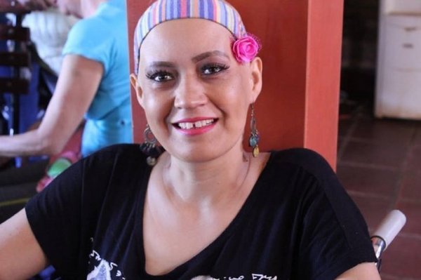 Piden donaciones de maquillajes para hermosear a pacientes con cáncer - Digital Misiones