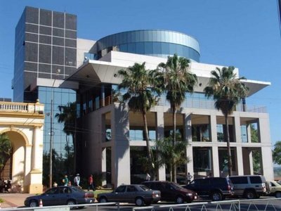 Mozo del senado: "Entre los directores, soy el que  menos gana"
