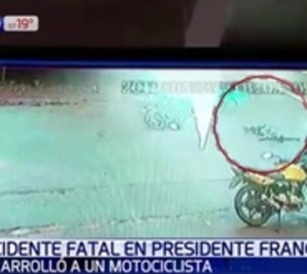 Motociclista rozó vehículo y cayó contra las ruedas de un bus - Paraguay.com