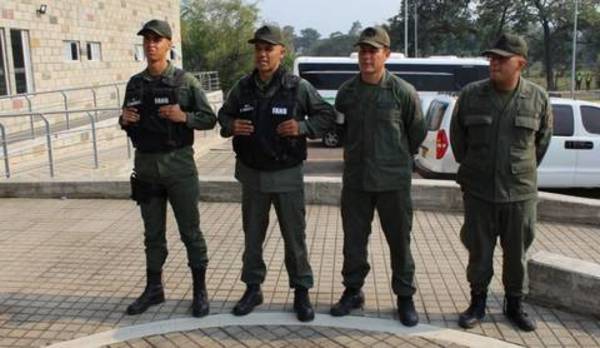 Militares venezolanos piden asilo en la embajada de Brasil