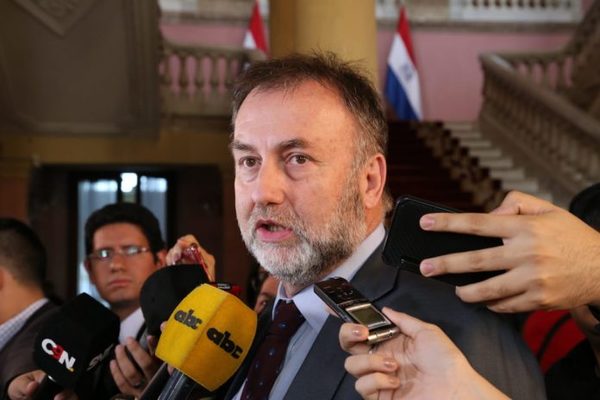 Gobierno espera acordar últimos puntos con sector empresarial para reforma tributaria