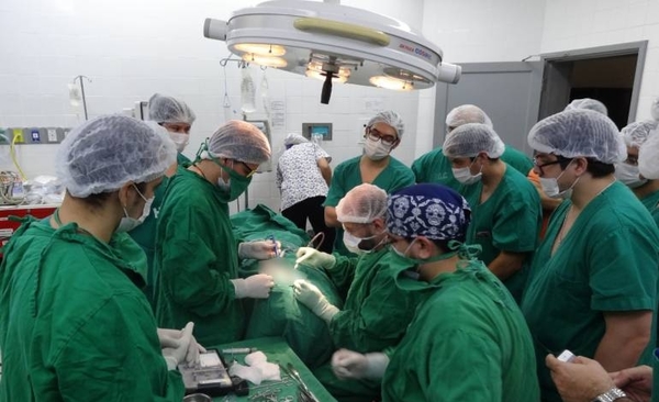 Niña recibió implante que permitirá suplir una malformación auditiva | Paraguay en Noticias