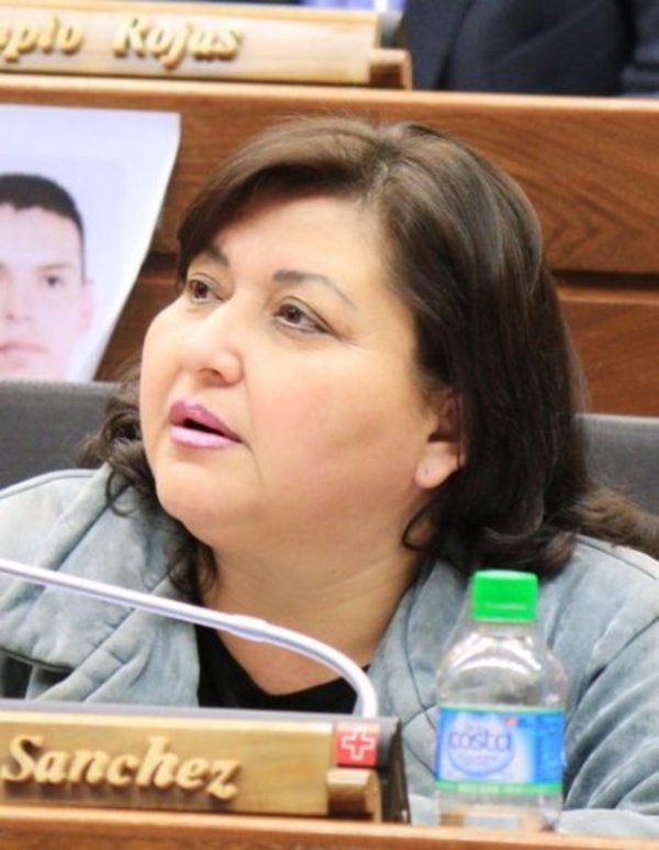 Escrachan a diputada que blanqueó a Garay Zuccolillo | Paraguay en Noticias