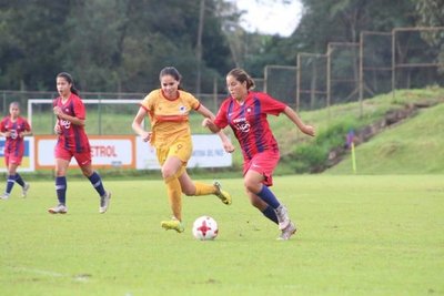 Paliza azulgrana a UAA en Femenino - Deportes - ABC Color