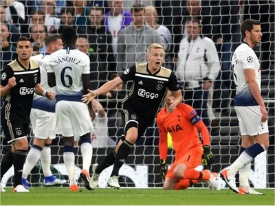 Ajax sorprende al Tottenham
