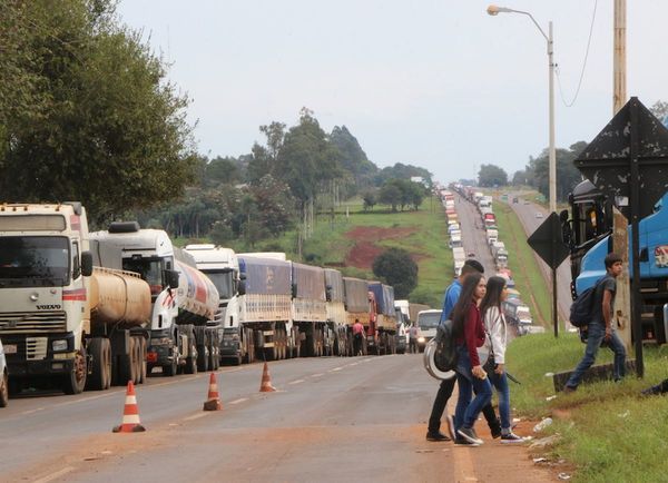 El precio de gasoil es regulado por empresarios, denuncian camioneros