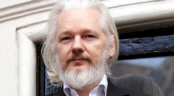 Assange fue condenado a 50 meses de semana de cárcel
