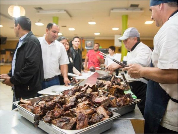 Asado del 1° de mayo: entre agasajos purete y "vaquita"