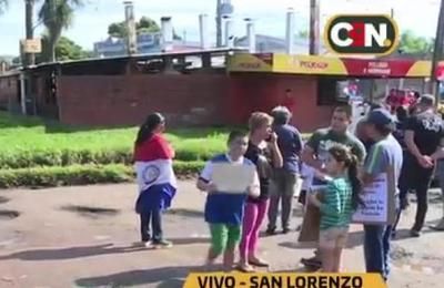 Pobladores de San Lorenzo se manifiestan por el mal estado de avenida - C9N