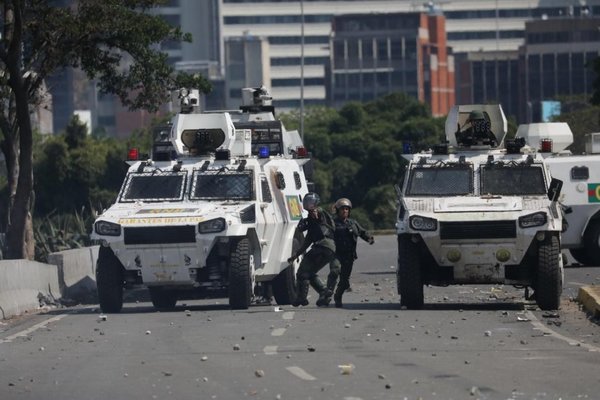 Guaidó intenta redoblar presión tras fallido alzamiento | Paraguay en Noticias 
