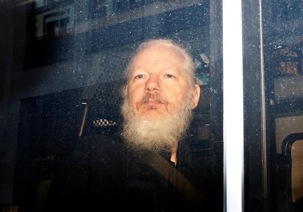 Julian Assange condenado a 50 semanas de cárcel por violar libertad condicional » Ñanduti