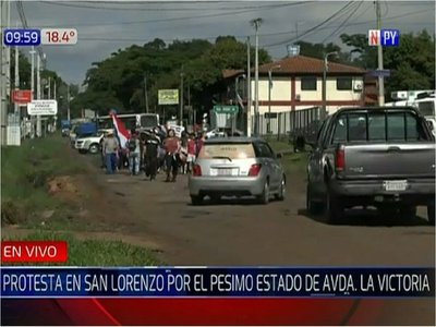 Cansados de los baches, sanlorenzanos cierran avenida