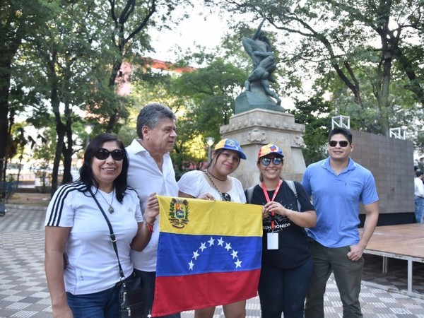 Defienden el régimen porque no han sufrido lo que sufre el pueblo de Venezuela - Radio 1000 AM