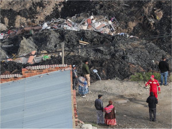 Al menos 3 desaparecidos en deslizamiento de tierras en La Paz