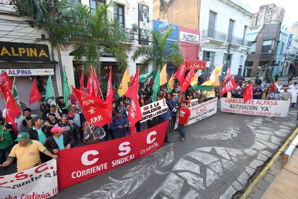 Centrales obreras se manifiestan reclamando mejoras en el sector | Paraguay en Noticias 