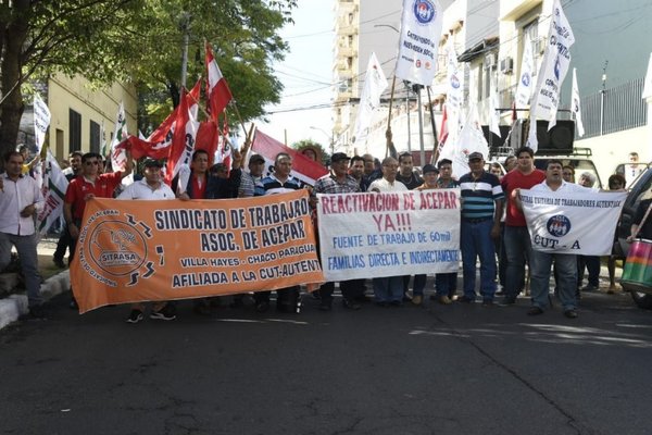 Obreros marcharon en el microcentro | Paraguay en Noticias