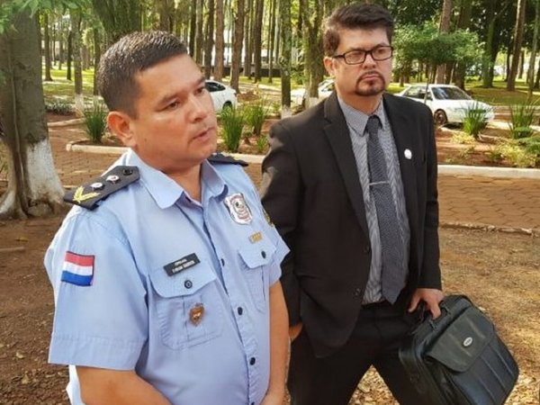 Imputan a comisario denunciado por supuestos robo y manoseo a mujer | Paraguay en Noticias