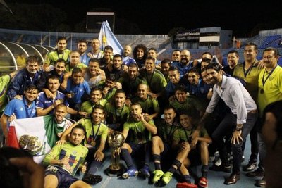 El ’Loco’ Abreu consigue su primer título - Deportes - ABC Color