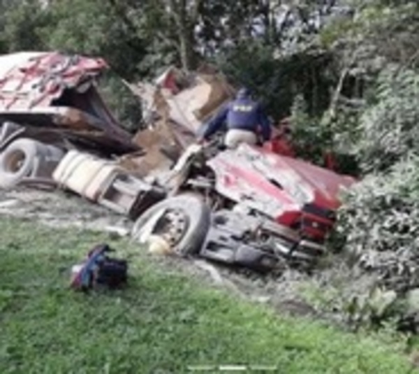 Camionero paraguayo protagoniza grave accidente en Brasil - Paraguay.com
