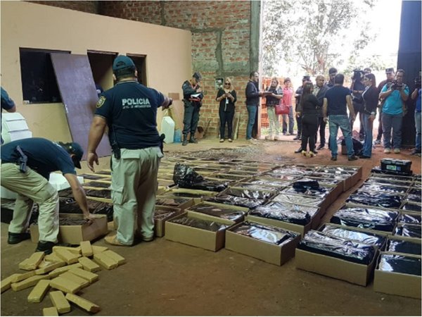 Hallan depósito con varios kilos de presunta marihuana en Capiatá