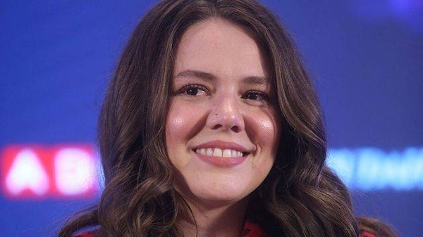 HOY / La vocalista de Jesse & Joy revela sexo del bebé y habla de su esposa