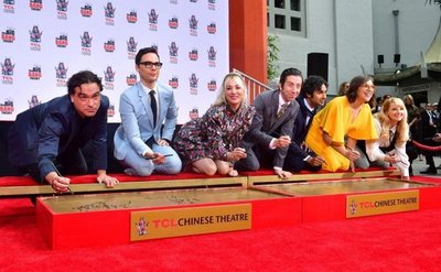 Estrellas de “The Big Bang Theory” dejan sus huellas en el cemento de Hollywood - Espectaculos - ABC Color