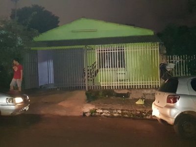 Asaltantes hieren a un hombre que miraba un partido frente a su vivienda