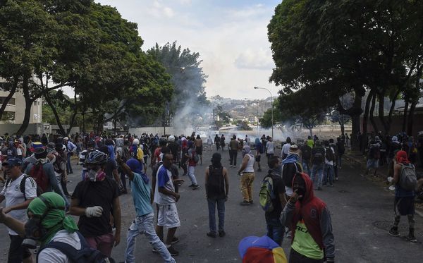 Al menos 27 heridos dejan violentos disturbios en Caracas