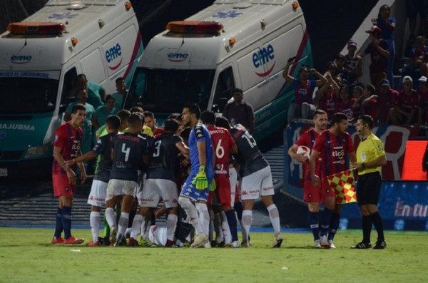 Escandaloso final en la Nueva Olla - Radio 1000 AM