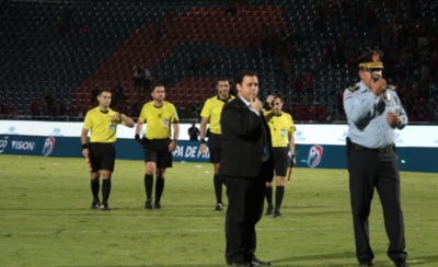HOY / Sólo el asistente sabe lo que vio para validar el "gol"
