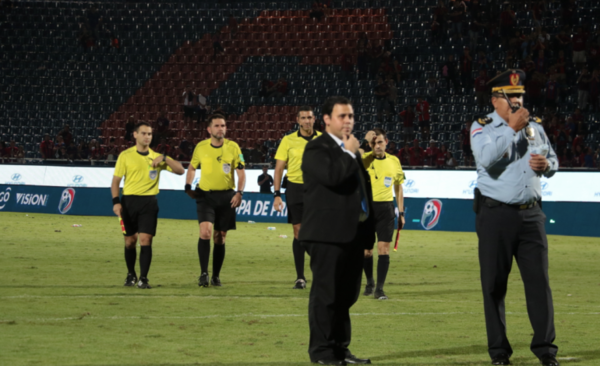 HOY / Sólo el asistente sabe lo que vio para validar el "gol"