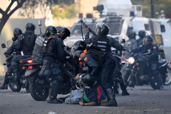 Más de 50 heridos en el segundo día de protestas antigobierno en Venezuela | Paraguay en Noticias 