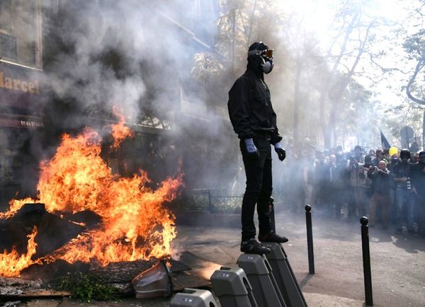 Decenas de miles de manifestantes e incidentes en París