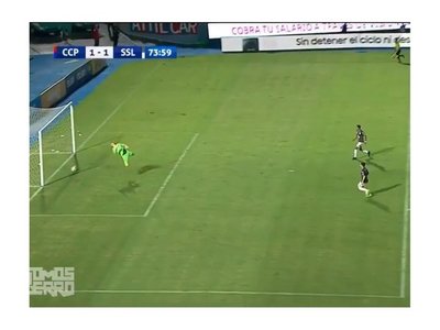 El bochorno del año: picó afuera pero...GOL