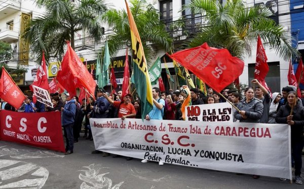 Marcha contra intento de modificar la edad de jubilación en Día del Obrero - Edicion Impresa - ABC Color