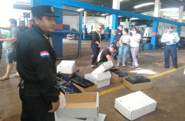 Hallan casi 700 kilos de marihuana en un camión - Edicion Impresa - ABC Color