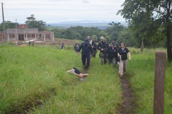 Banda es desmantelada en un sorpresivo operativo policial - Edicion Impresa - ABC Color