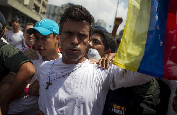 Allanaron la vivienda de Leopoldo López - Radio 1000 AM