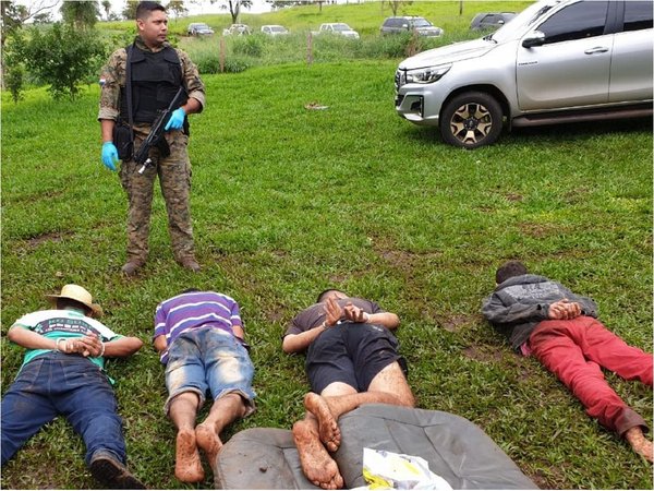 Allanan cuartel de Comando Vermelho, matan a 5 y hallan megalaboratorio