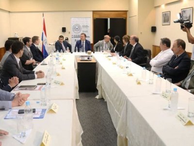 Empresarios rechazan impuestos y piden sanear gasto público