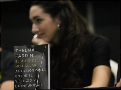 La ex Patito feo Thelma Fardín lanza "El arte de no callar"
