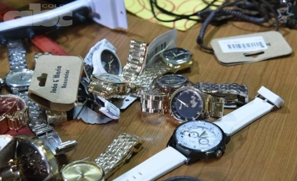 Rompen blíndex y vacían tienda de ropas en Fernando de la Mora | Paraguay en Noticias
