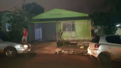HOY / Asaltan y disparan a joven que veía un partido frente a su casa